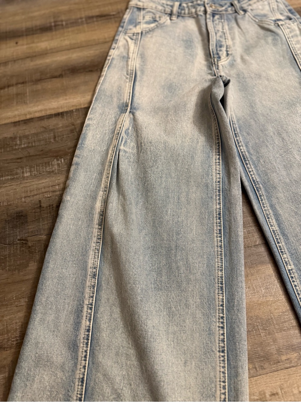 Aaron & Amber Light Wash Wide Leg Jeans Size Small NWT 28x30 Button Fly - Picture 5 of 5